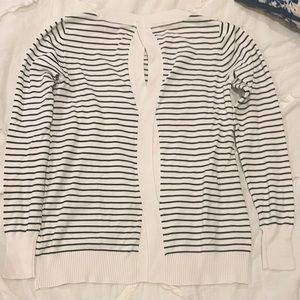 Adorable and cozy 8 Eighteen sweater with super cute back detail!